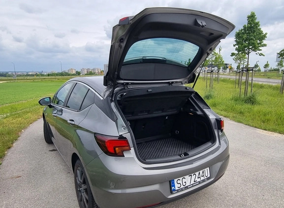 Opel Astra cena 60000 przebieg: 32600, rok produkcji 2018 z Gliwice małe 92